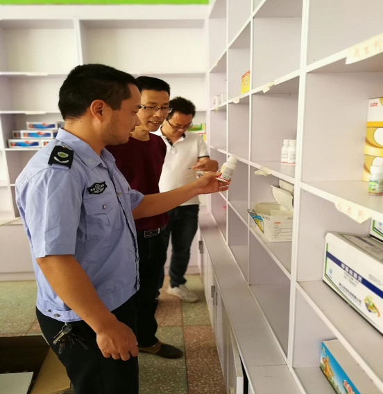 督导组到农业投入品店检查指导